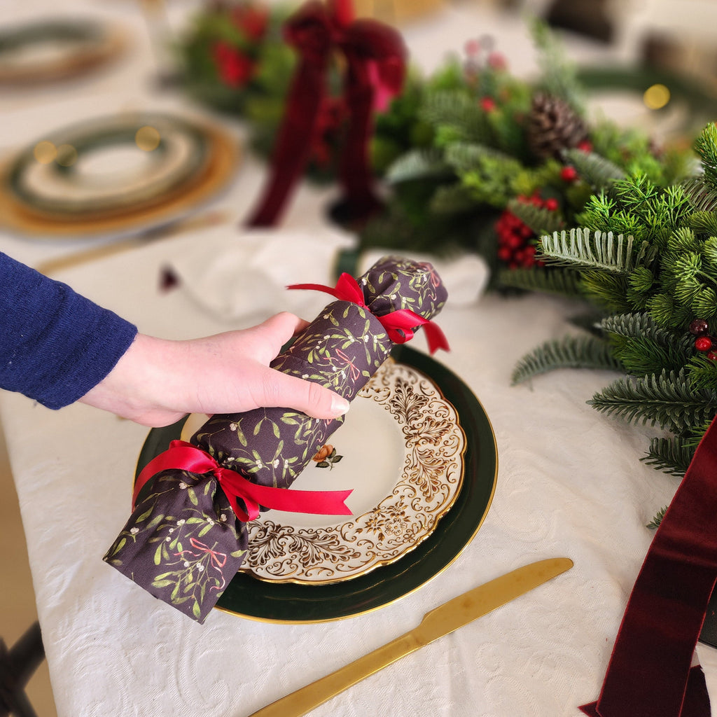 Mistletoe (6 Reusable Crackers)