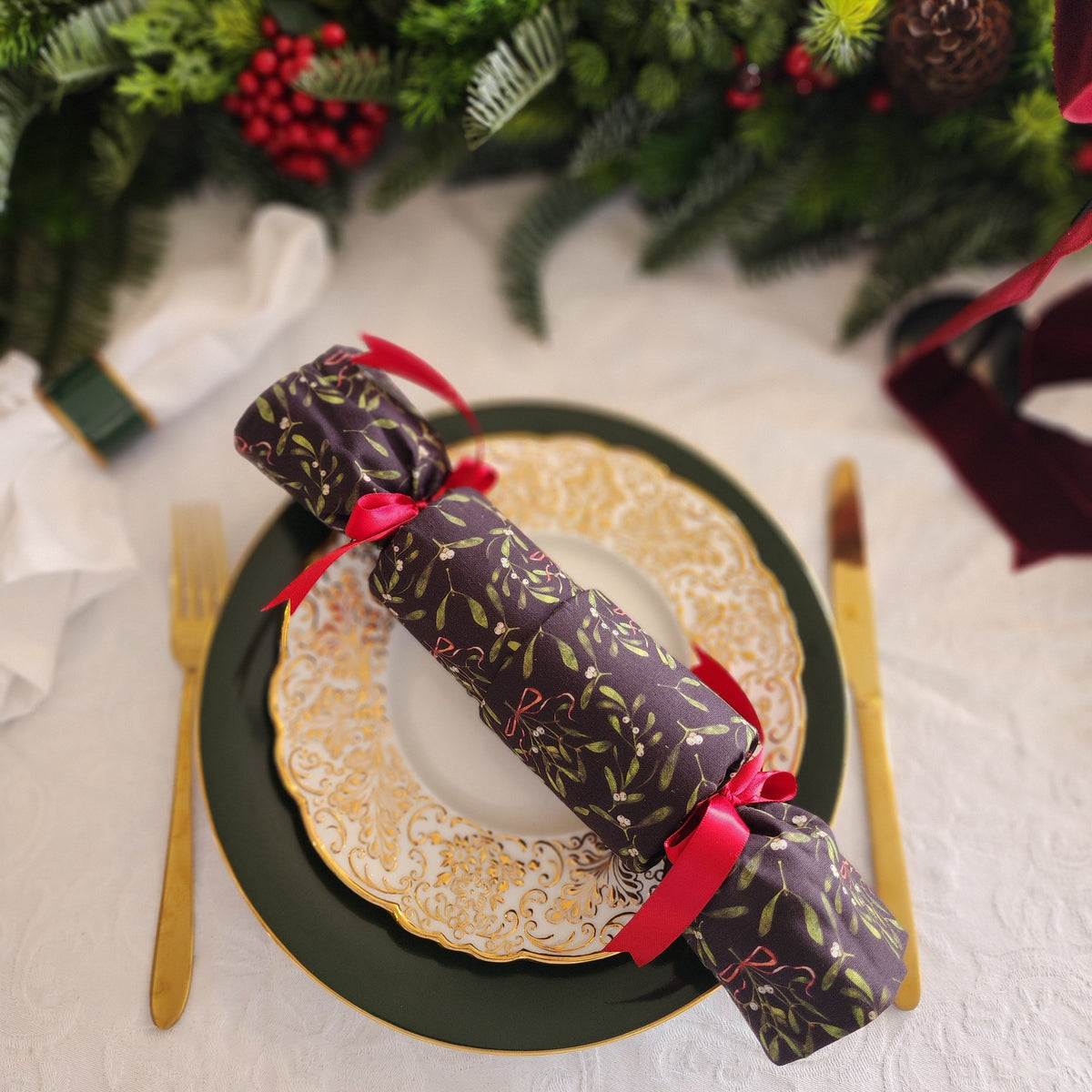 Mistletoe (6 Reusable Crackers)