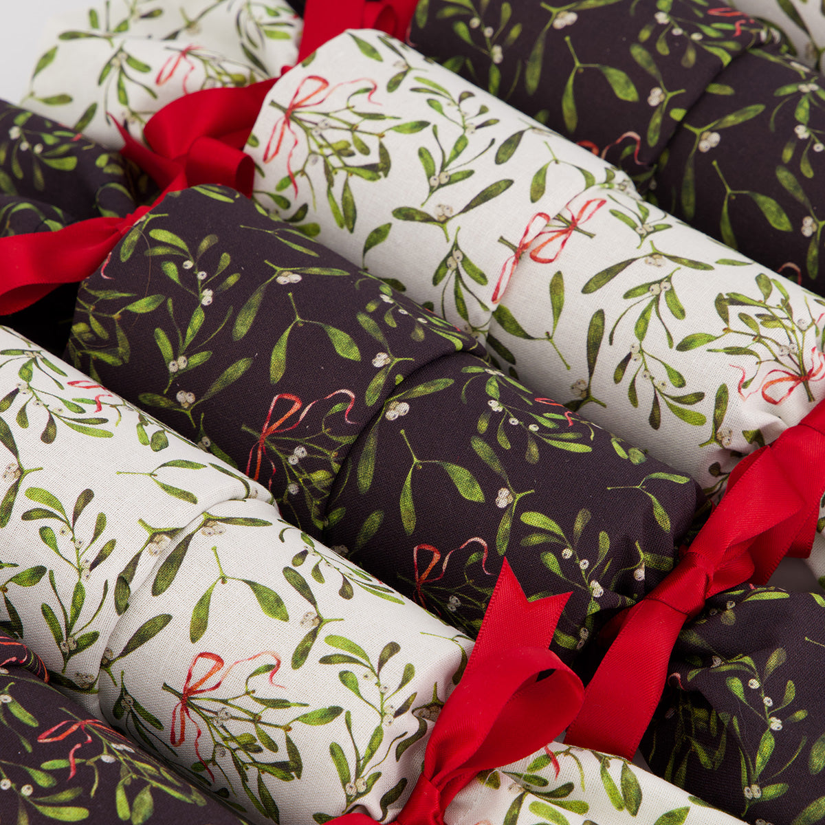 Mistletoe (6 Reusable Crackers)